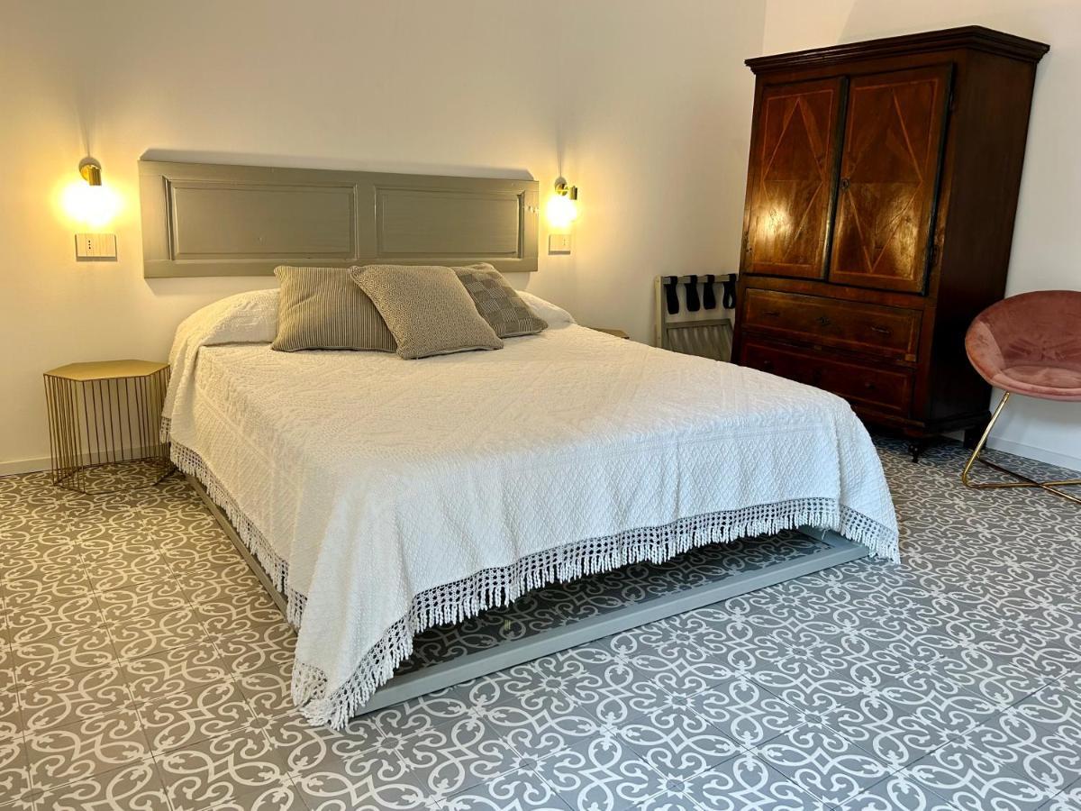 Palazzo Ma.Ri.Lu. Hotell Càbras Exteriör bild